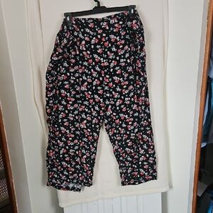 Floral Print Black Cropped Pants